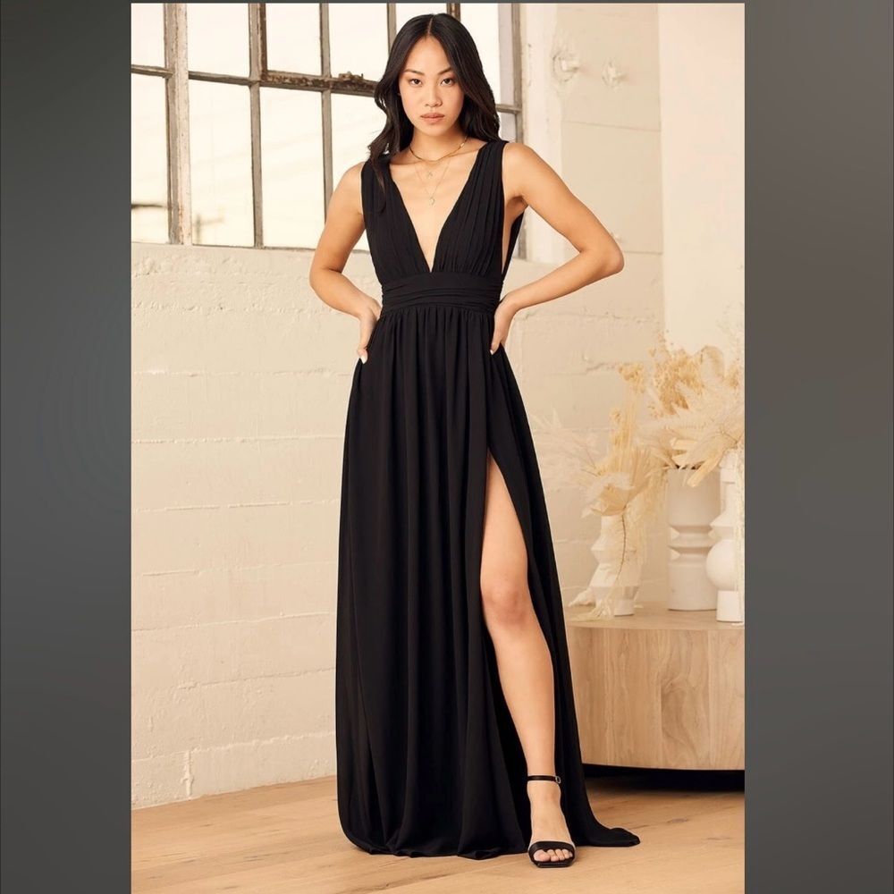 Lulu's Small Black Maxi Dress with V-Neck and Slit (b1)
